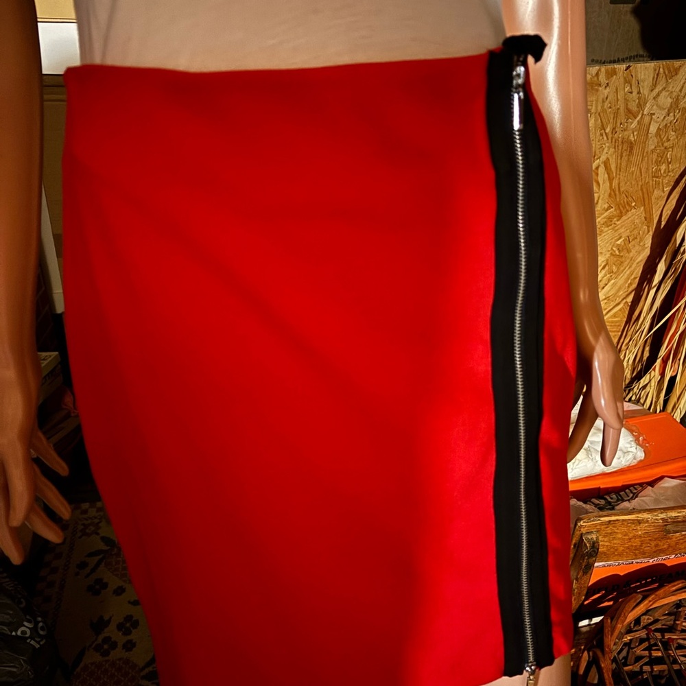 Ladies Venus Red Two Way Zipper Skirt Size 6